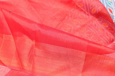 Geleneksel El Yapımı Sari Beyaz Arkaplanda İzole Edildi