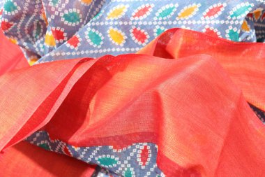 Geleneksel El Yapımı Sari Beyaz Arkaplanda İzole Edildi