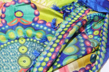 Geleneksel El Yapımı Sari Beyaz Arkaplanda İzole Edildi