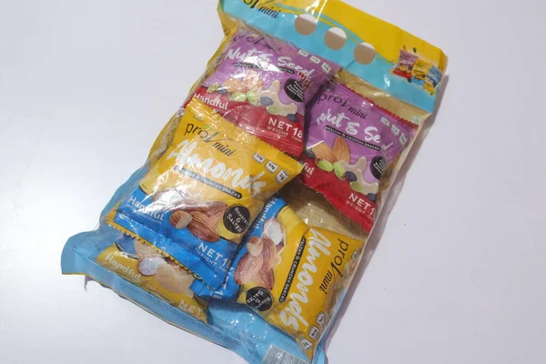 Paket Penuh Makanan Ringan Dengan Kacang Kacangan Stok Gambar Bebas Royalti