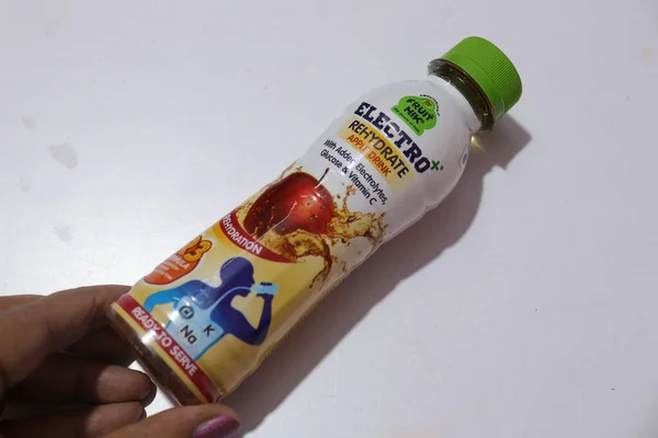 Vista Electro Mais Refrigerante Com Vitaminas — Fotografia de Stock