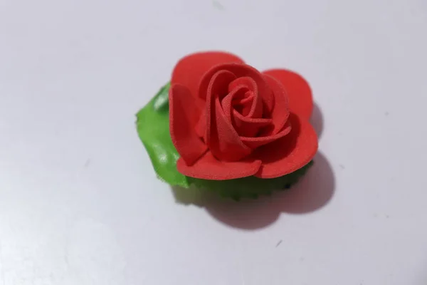 Штучна Квітка Троянди Прикраси Будинку Ізольовані Білому Тлі — стокове фото