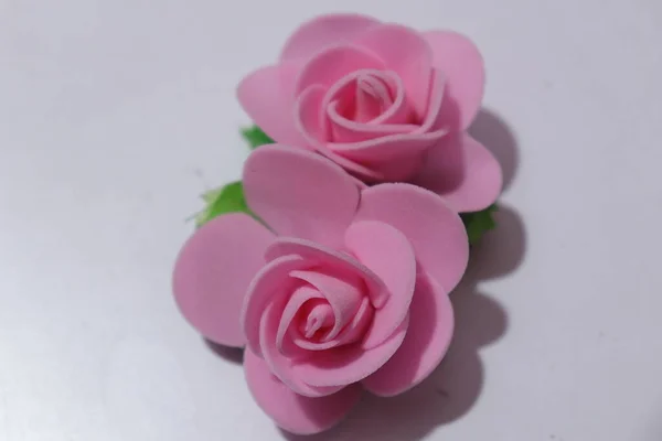 Sztuczne Kwiaty Róży Dekoracji Domu Izolowane Białym Tle — Zdjęcie stockowe