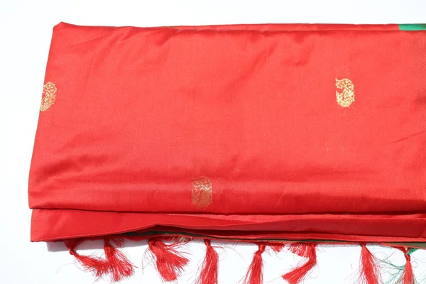 Tradiční Fena Červená Barva Ruční Práce Saree Izolované Bílém Pozadí — Stock fotografie