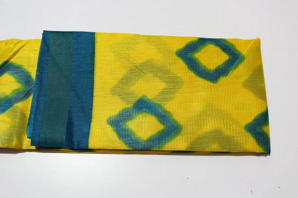 Традиционный Синий Желтый Цветной Ручной Работы Сари Изолированы Белом Фоне — стоковое фото