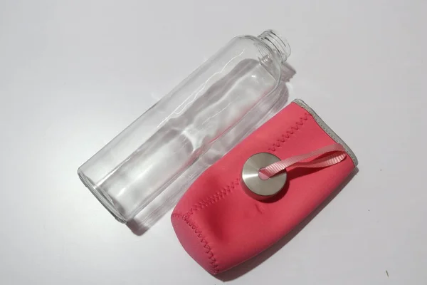 飲み物のための透明なガラス瓶のびん プラスチックボトル — ストック写真