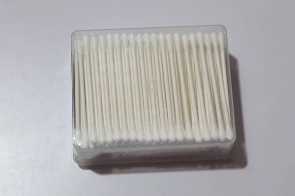 Vista Superior Los Nuevos Bastones Algodón Caja Plástico —  Fotos de Stock