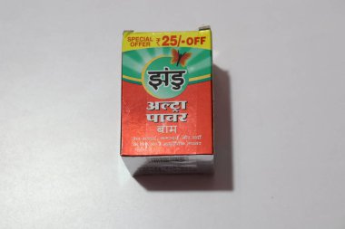 Zandu Ultra Güç Merhemi Beyaz Arkaplanda, Haydarabad Hindistan 'da izole edildi