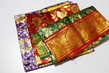 Geleneksel Kadın El Yapımı Sari Beyaz Arkaplanda İzole Edildi