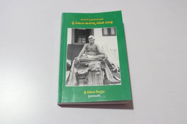 Beyaz arkaplan üzerine Hint kitabının kapanışı