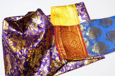 Geleneksel Kadın El Yapımı Sari Beyaz Arkaplanda İzole Edildi