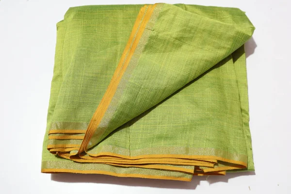 Kvinna Traditionell Gul Med Grön Färg Handgjort Arbete Saree Isolerad — Stockfoto
