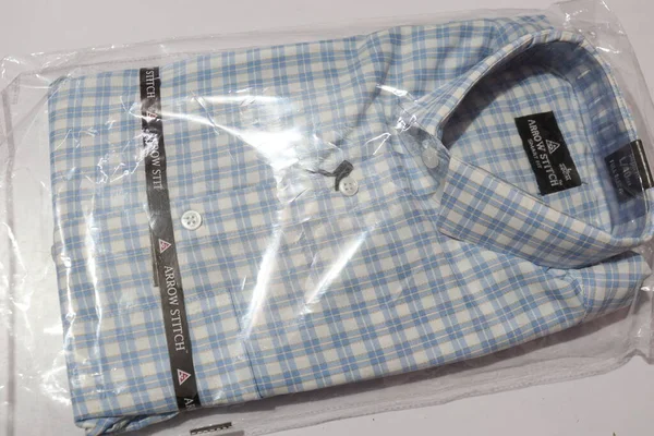 Vista Superior Camisa Nova Saco Plástico — Fotografia de Stock