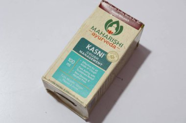 Beyaz Arkaplanda Maharishi Kasni Öksürük Yönetimi, Hyderabad Hindistan       