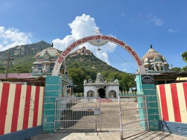 Hindistan 'daki antik Hint tapınağının güzel manzarası            