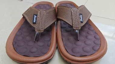 Şık deri ayakkabıların yakın plan görüntüsü.         