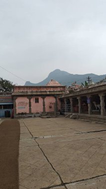 Arunachalesvara Tapınağı (ayrıca Annamalaiyar Tapınağı olarak da bilinir), Hindistan 'ın Tamil Nadu kentindeki Tiruvannamalai şehrinde Arunachala Tepesi' nin eteklerinde bulunan bir Hindu tapınağıdır.