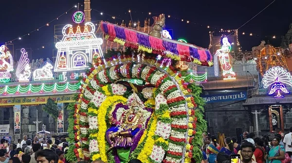 stock image night view of people worhsiping sacred Hindu God idol decorated with floral garland, Arunachalesvara Swamy Temple Karthika Deepam Festival at Thiruvannamalai in Tamil Nadu, India