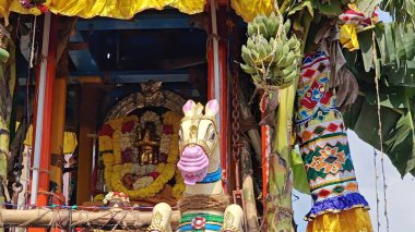 TAMIL NADU, INDIA - NOVEMBER 26, 2023: Arunachalesvara Swamy Temple, celebrating Karthika Deepam Festival at Thiruvannamalai in Tamil Nadu, India clipart