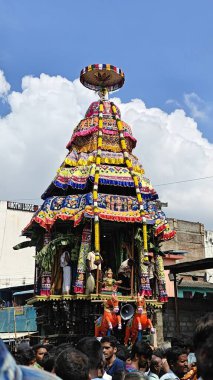 TAMIL NADU, INDIA - 26 Kasım 2023: Arunachalesvara Swamy Temple, Karthika Deepam Festival Thiruvannamalai, Tamil Nadu, Hindistan
