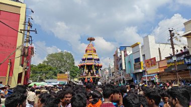 TAMIL NADU, INDIA - 26 Kasım 2023: Arunachalesvara Swamy Temple, Karthika Deepam Festival Thiruvannamalai, Tamil Nadu, Hindistan