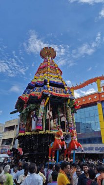 TAMIL NADU, INDIA - 26 Kasım 2023: Arunachalesvara Swamy Temple, Karthika Deepam Festival Thiruvannamalai, Tamil Nadu, Hindistan