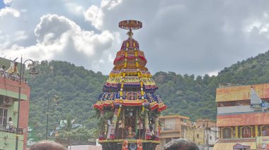 TAMIL NADU, INDIA - 26 Kasım 2023: Arunachalesvara Swamy Temple, Karthika Deepam Festival Thiruvannamalai, Tamil Nadu, Hindistan