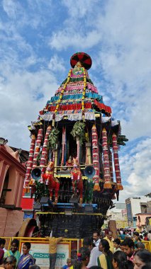 TAMIL NADU, INDIA - 26 Kasım 2023: Arunachalesvara Swamy Temple, Karthika Deepam Festival Thiruvannamalai, Tamil Nadu, Hindistan