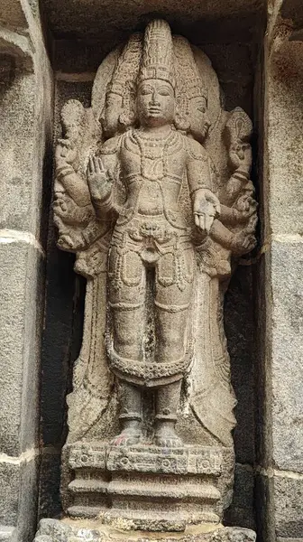 stock image Sculpture of Hindu god on the wall of ancient temple Arunachaleswara in the Tiruvannamalai, Tamil Nadu, India