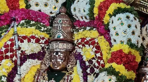 stock image Sacred Hindu God idol decorated with floral garland, Arunachalesvara Swamy Temple Karthika Deepam Festival at Thiruvannamalai in Tamil Nadu, India