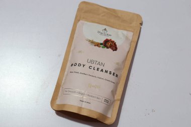 Bir paket Ubtan vücut temizleyici, sağlıklı yaşam tarzı, organik ürün