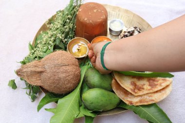 Ugadi Telugu Yeni Yıl ve hrula Pachadi