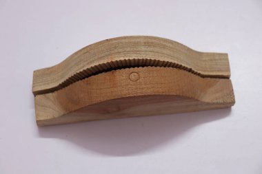 Garijelu için Ahşap Mutfak Aracı veya Küf Beyaz Arkaplanda İzole Edildi