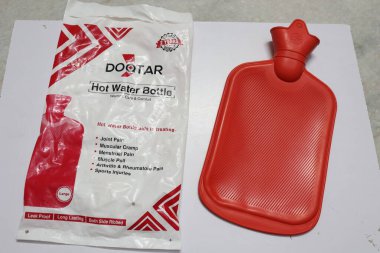 21-06-2024, Hyderabad, Hindistan - Doqtar Sıcak Su Torbası Beyaz Arka plan, Haydarabad Hindistan 'da izole edildi