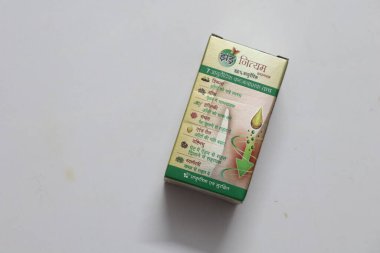 21-06-2024, Hyderabad, Hindistan - Zandu Nityam Vati Ayurvedic Müshil Tableti Kabızlıktan Hızlı Gece Nöbeti için Beyaz Arkaplanda İzole Edildi, Haydarabad Hindistan