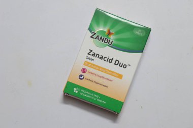 22-06-2024, Hyderabad, Hindistan - Zandu Nityam Vati Ayurvedic Müshil Tableti Kabızlıktan Hızlı Gece Nöbeti için Beyaz Arkaplanda İzole Edildi, Haydarabad Hindistan