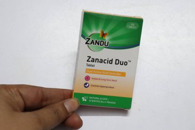 22-06-2024, Hyderabad, Hindistan - Zandu Nityam Vati Ayurvedic Müshil Tableti Kabızlıktan Hızlı Gece Nöbeti için Beyaz Arkaplanda İzole Edildi, Haydarabad Hindistan