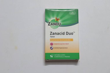 22-06-2024, Hyderabad, Hindistan - Zandu Nityam Vati Ayurvedic Müshil Tableti Kabızlıktan Hızlı Gece Nöbeti için Beyaz Arkaplanda İzole Edildi, Haydarabad Hindistan