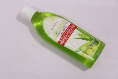 Şampuan şişesi üst manzarayı kapatın. 