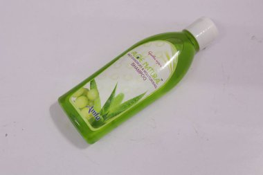 Şampuan şişesi üst manzarayı kapatın. 