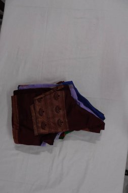 Sari bluzların en üst görüntüsü, Hint geleneksel kumaşı elementleri.