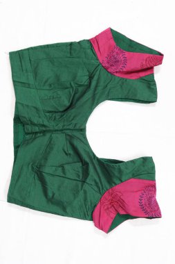 Sari bluzunun üst görüntüsünü kapat