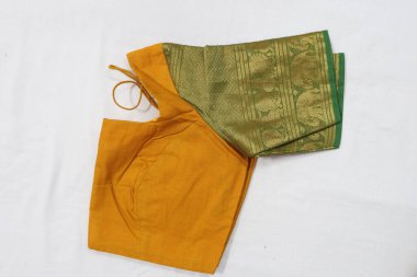 Hint Geleneksel Sarı Renk Tasarımcısı Beyaz Arkaplanda tecrit edilmiş kadınlar için bluz giyer