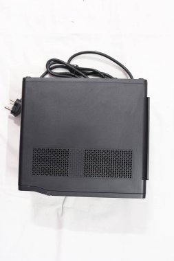 Beyaz arkaplanda yeni APC Akıllı UPS