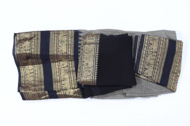 Geleneksel Kadın El Yapımı Siyah ve Yash Renkli Pamuk Yarım Sari Beyaz Arkaplanda İzole Edildi