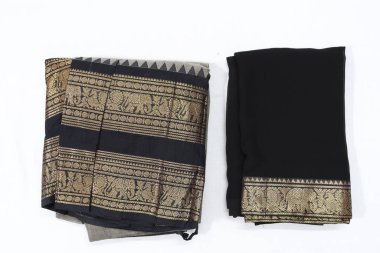 Geleneksel Kadın El Yapımı Siyah ve Yash Renkli Pamuk Yarım Sari Beyaz Arkaplanda İzole Edildi