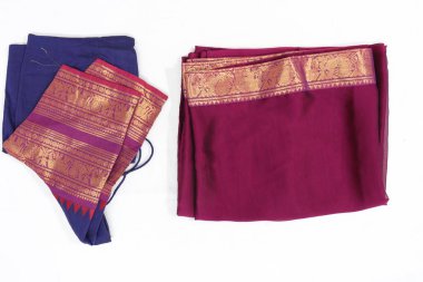 Hint Geleneksel El Yapımı Koyu Mavi ve Kırmızı Yarım Sari Beyaz Arkaplanda İzole Edildi