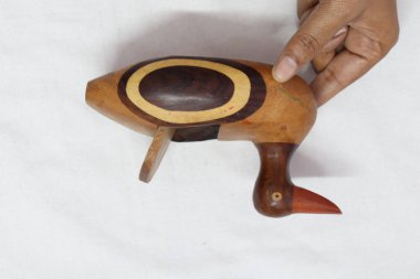 Geleneksel el yapımı Hint yapımı tahta ördek oyuncağı.