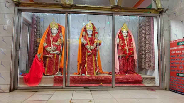 Hindistan 'da heykeller Thakur Dwara Mandir, Kala Sanghian, Punjab eyaleti. 