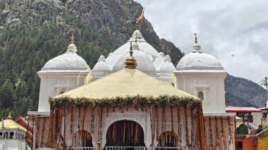 Gangotri Tapınağı, Himalayalar 'daki en kutsal Hindu hac yerlerinden biri, Gangotri, Hindistan